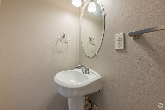 2BR, 1.5BA - 1010SF - HALF BATH