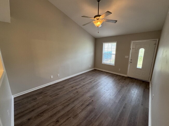 Photo - 404 Faulkner Dr
