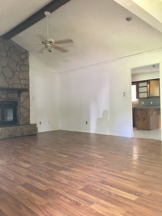 Photo - 110 Post Oak Ln