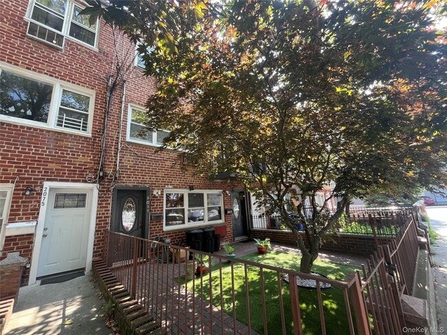 Building Photo - 2077 E 54th St Rental