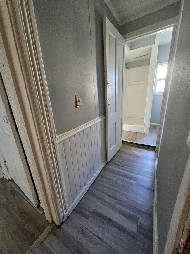 Photo - Upper 1 bedroom unit gas included