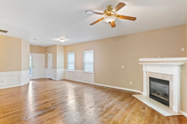 Photo - 4BR in sought after Centennial Lakes