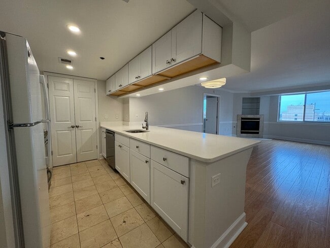 Photo - Bright And Spacious 2 Bed 2 Bath Condo In ...