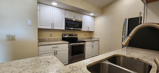 Building Photo - 10085 W Lisbon Ave