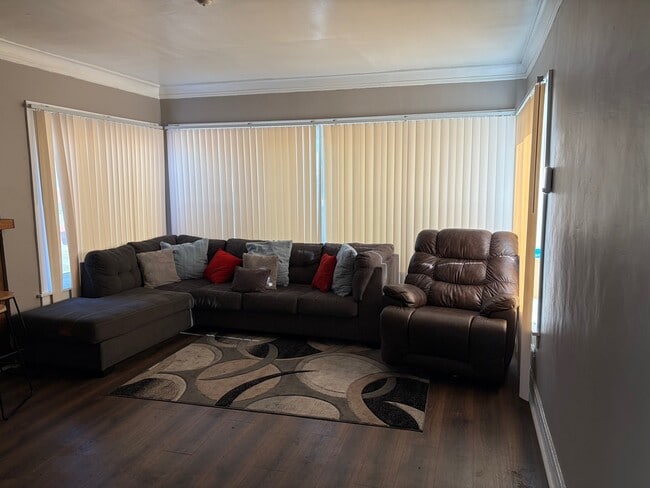 Photo - 10226 S Vernon Ave