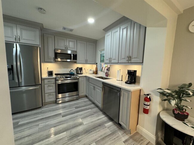 Photo - 200 NE 56th St