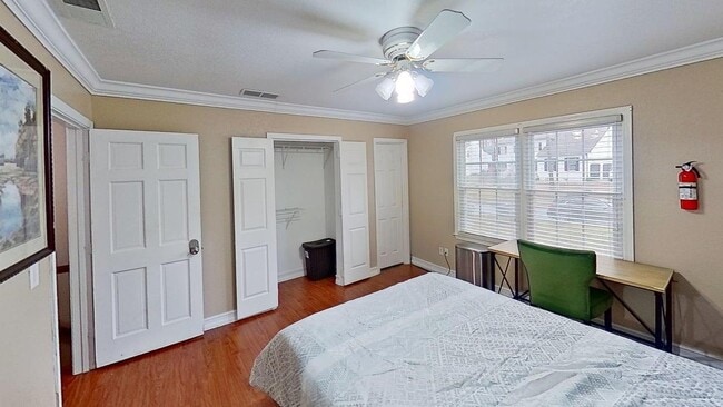 Photo - 728 Saybrook Cir NW