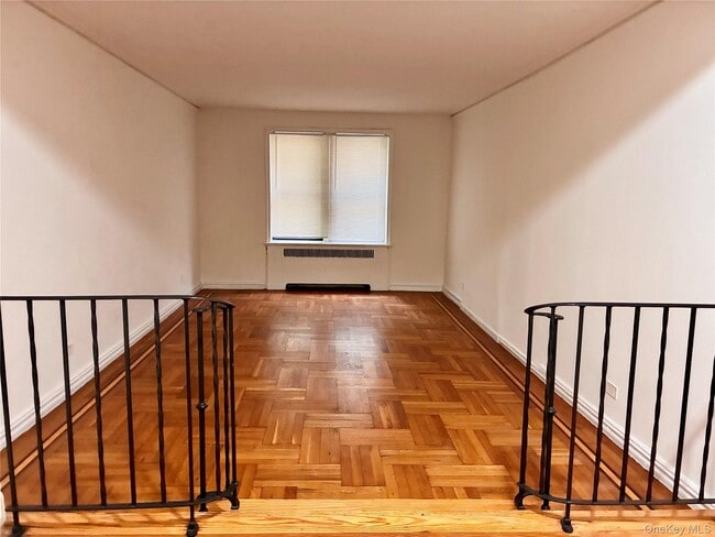 Building Photo - 2685 Creston Ave Unit 1B