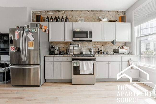 Building Photo - 731 W Ohio St Unit 3