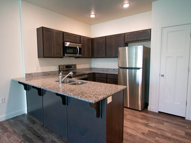 Photo - 7487 Geraint St