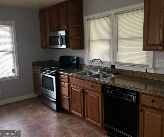 Photo - 1085 Railroad St NW