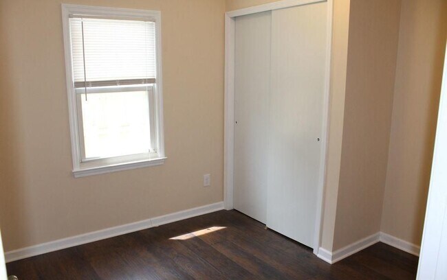 Photo - 900 Tiller Ave Unidad B