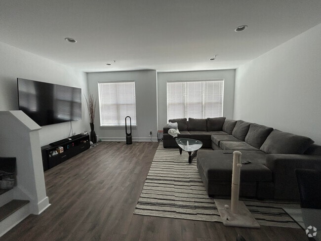 Building Photo - 7311 Arlington Blvd Unit Loft