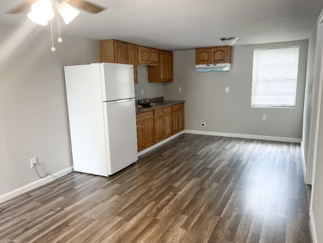2432 W Little York Rd