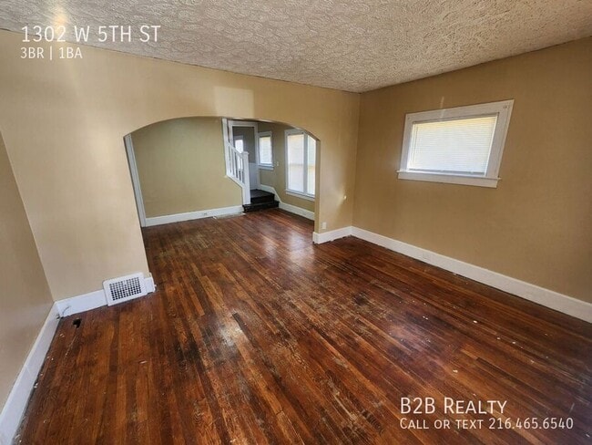 Photo - 1302 W 5th St Apartment