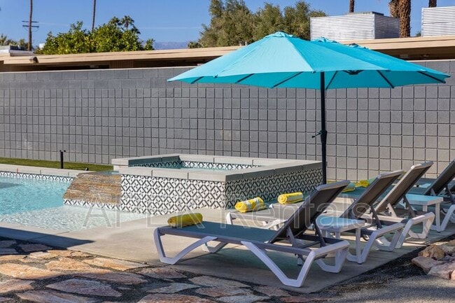 Photo - 980 N Buttonwillow Cir