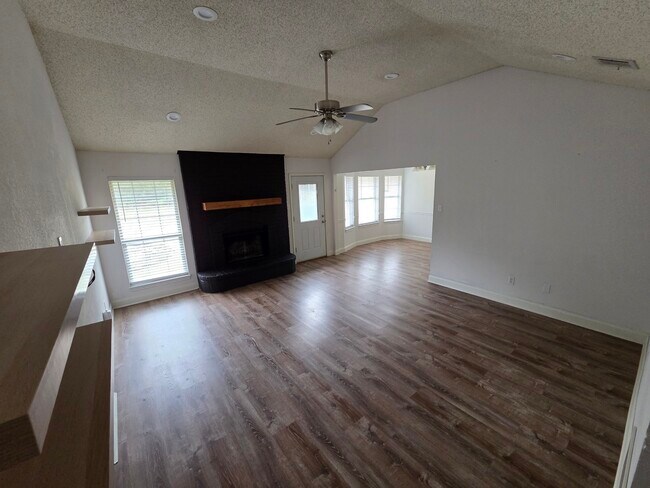 Photo - 209 W Billington Dr