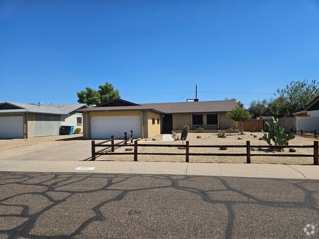 Building Photo - Adorable and spacious North Valley home