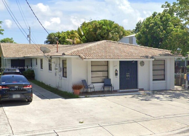 Building Photo - 2460 SW 16th St Unit 2460