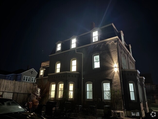 Building Photo - 589 Haverhill St Unit 1 Rental