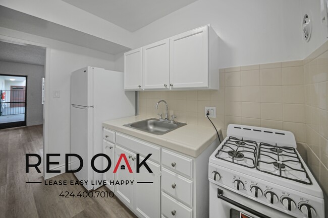 Charming Studio with Tons of Natural Light... - Charming Studio with Tons of Natural Light... Condo Unit 5