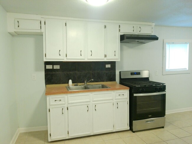 Photo - 225 Watson St