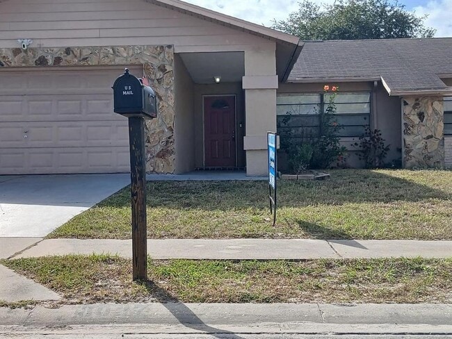Building Photo - 8027 Buttonball Ln