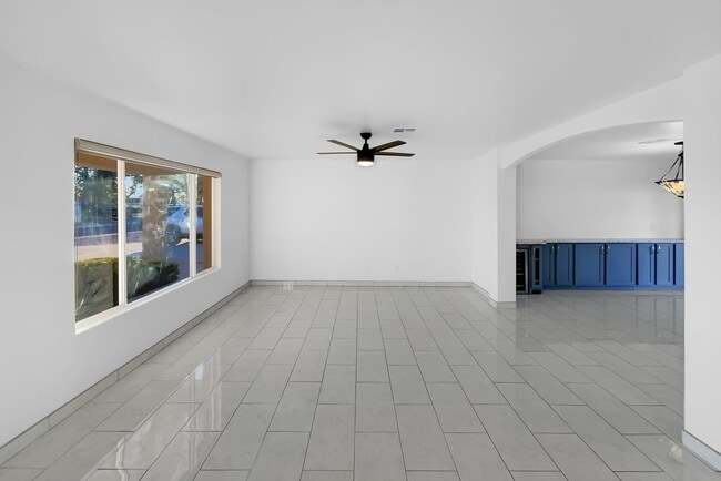 Photo - 601 E Laredo St