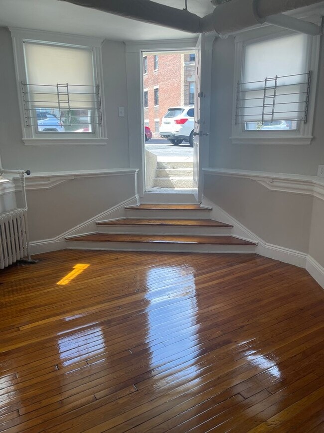Building Photo - No Fee Lowest Priced 1 bed in Allston Heat HW Inc  New floors and Paint Private Entrance