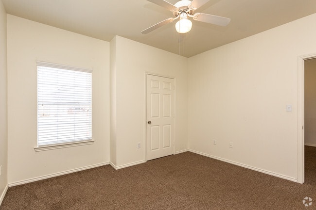 4BR, 2BA - 1442SF Downstairs Master Bedroom - Hunters Glen Townhomes
