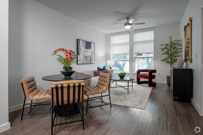 1BR, 1BA - 785SF - Living Room