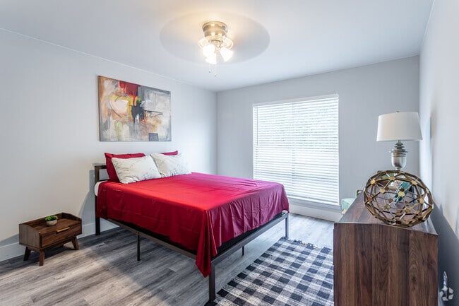 2BR, 1BA - Maple
