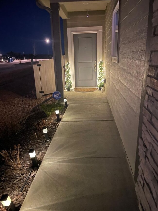 Photo - IMMACULATE 4 BED/2.5 BATH CUSTOM BUILT HOME IN SKYLINE RIDGE!