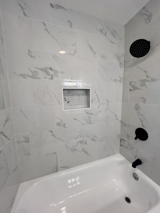 Building Photo - Charming 3-Bed, 2-Bath Gem on Arlington Ave