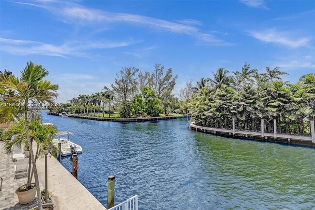 Building Photo - 2640 NE 135th St Unit 317