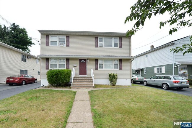 Building Photo - 128 Garibaldi Ave Unit 128 Rental