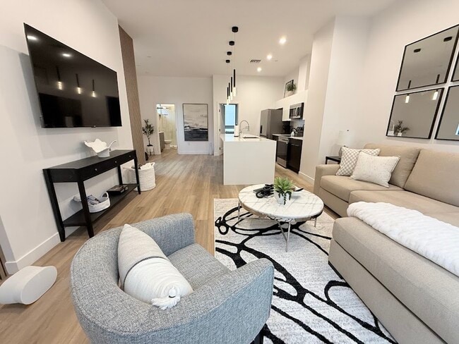 Main Level Living Area - 4220 N 32nd St Unit 34