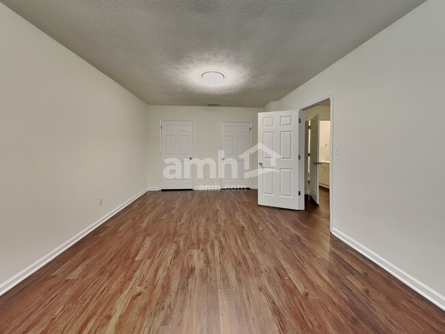 Photo - 541 Clyde Dr