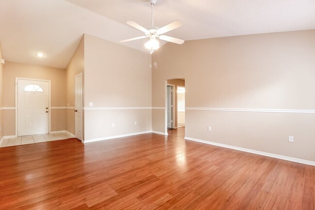 Photo - 656 Lakemont Dr
