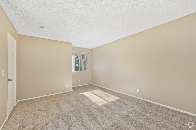 2BR, 2BA, 1008SF - Primary Bedroom