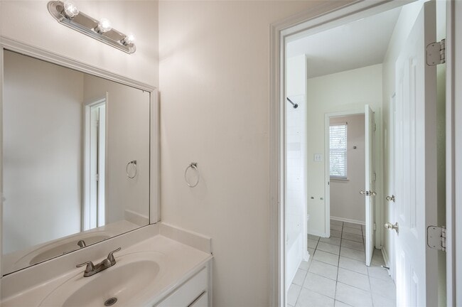 Building Photo - 3402 Caloway Ct