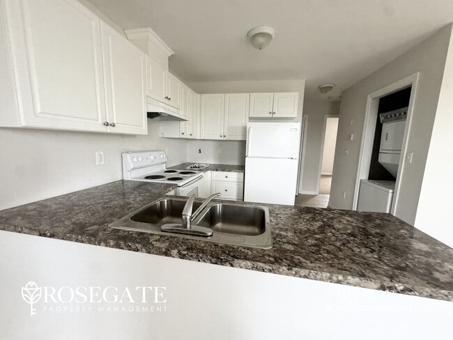 Photo - Pet-Friendly 2-Bedroom Apartment with Garage & Driveway Parking – Hamilton Unité 112