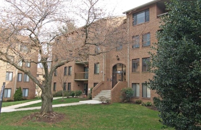 Building Photo - 11305 Commonwealth Dr Unit 304 Rental