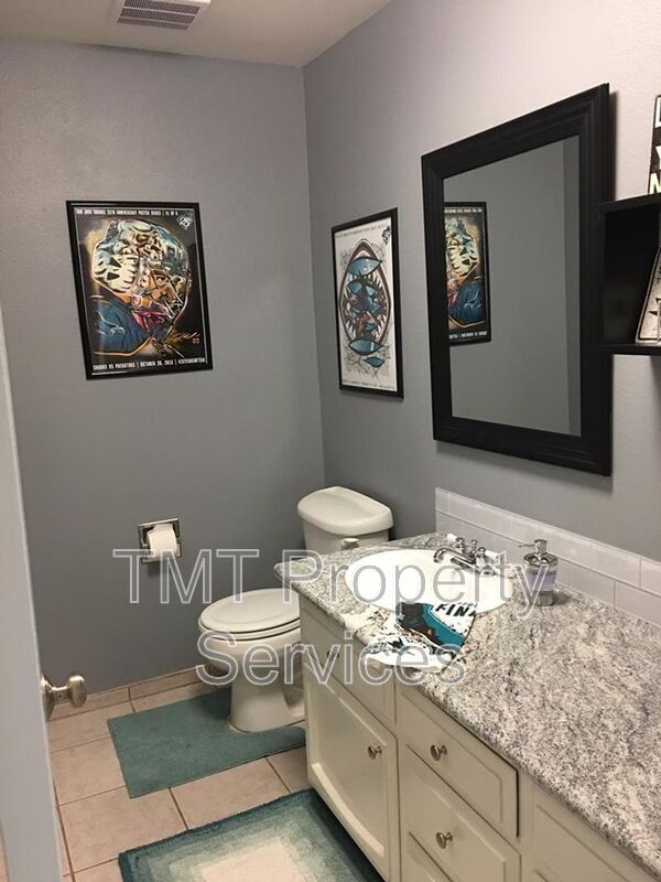Photo - 676 N 12th St