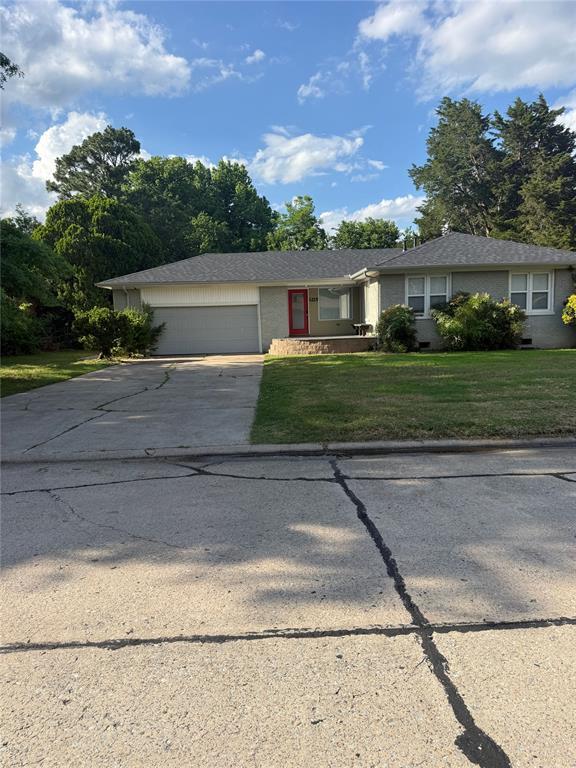 Building Photo - 1215 Westlawn Dr