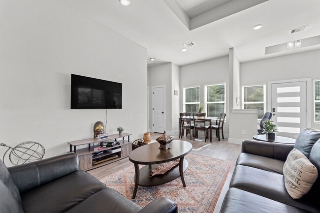 Building Photo - 507 Carl St