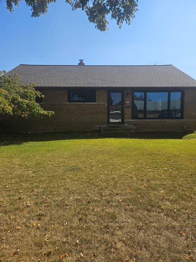 Building Photo - 8451 Southlane Dr Rental