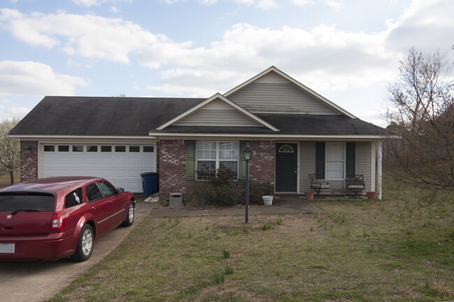 Building Photo - Eagle Point