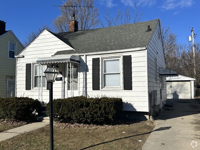 Building Photo - 19725 Kenosha St Rental