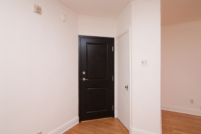 Photo - 5552 Snowdon Street Unit 5